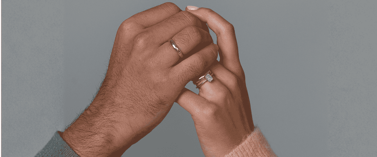 Wer bezahlt die Eheringe in einer Partnerschaft?