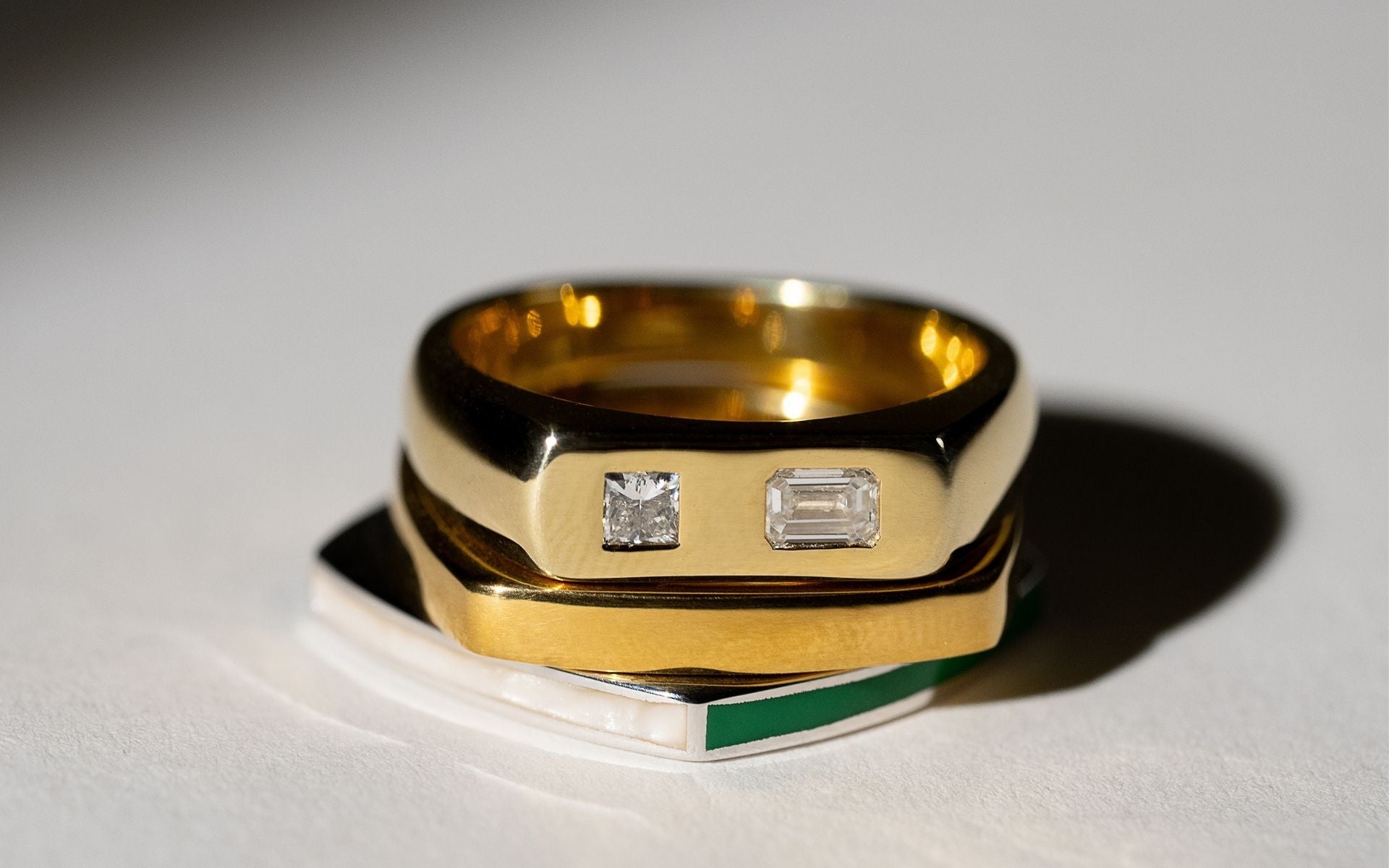 Eingeriebene Fassung für Edelsteine – Zeitlose Eleganz und Sicherheit bei Schmuckstücken