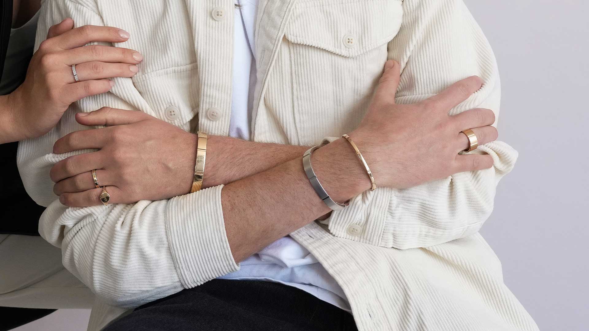 Unisex Armreifen aus recyceltem Gold