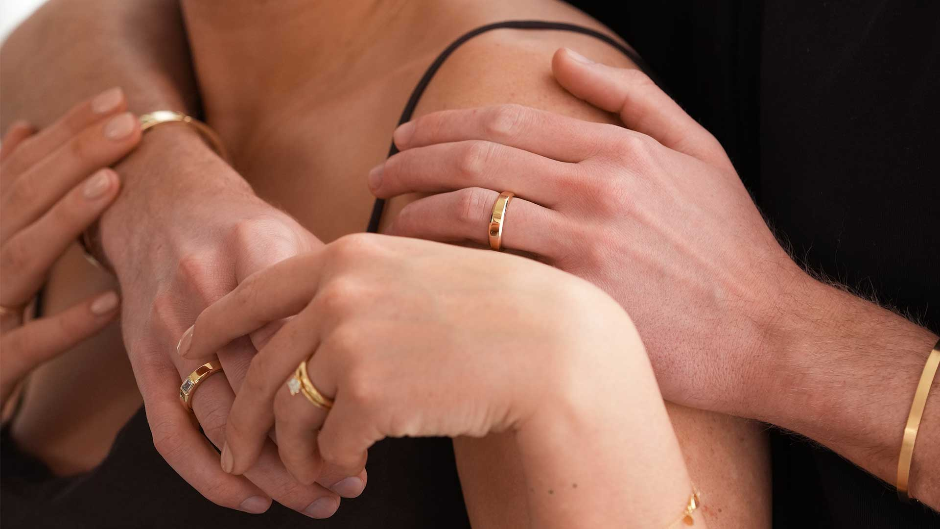 Schmuck für den Braut und Eheringe