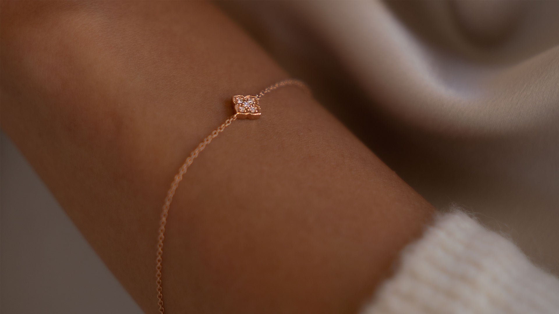 filigranes Diamantenarmband in Kleeblattoptik