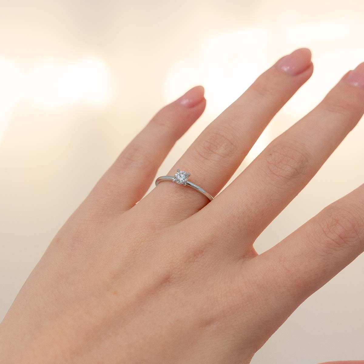Edler Goldring mit Lab-Diamanten am Mode
