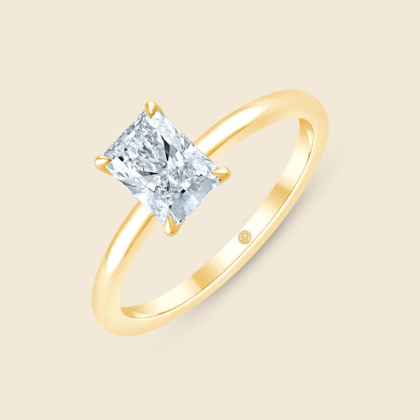 Auffälliger Radiant-Verlobungsring mit einem Lab-Diamanten in Gelbgold