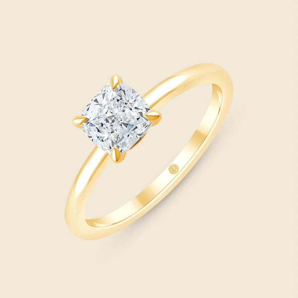Verlobungsring mit einem Lab-Diamanten im Cushion-Schliff in Gelbgold