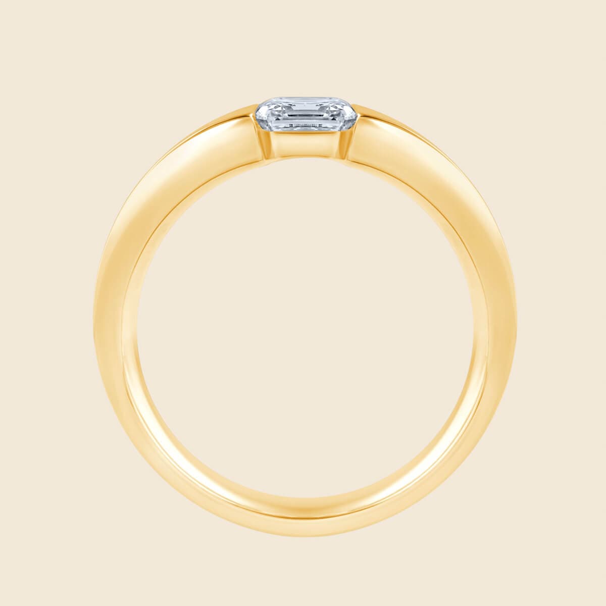 Asscher-Ring mit einem Lab-Diamanten in Gelbgold seitlich dargestellt