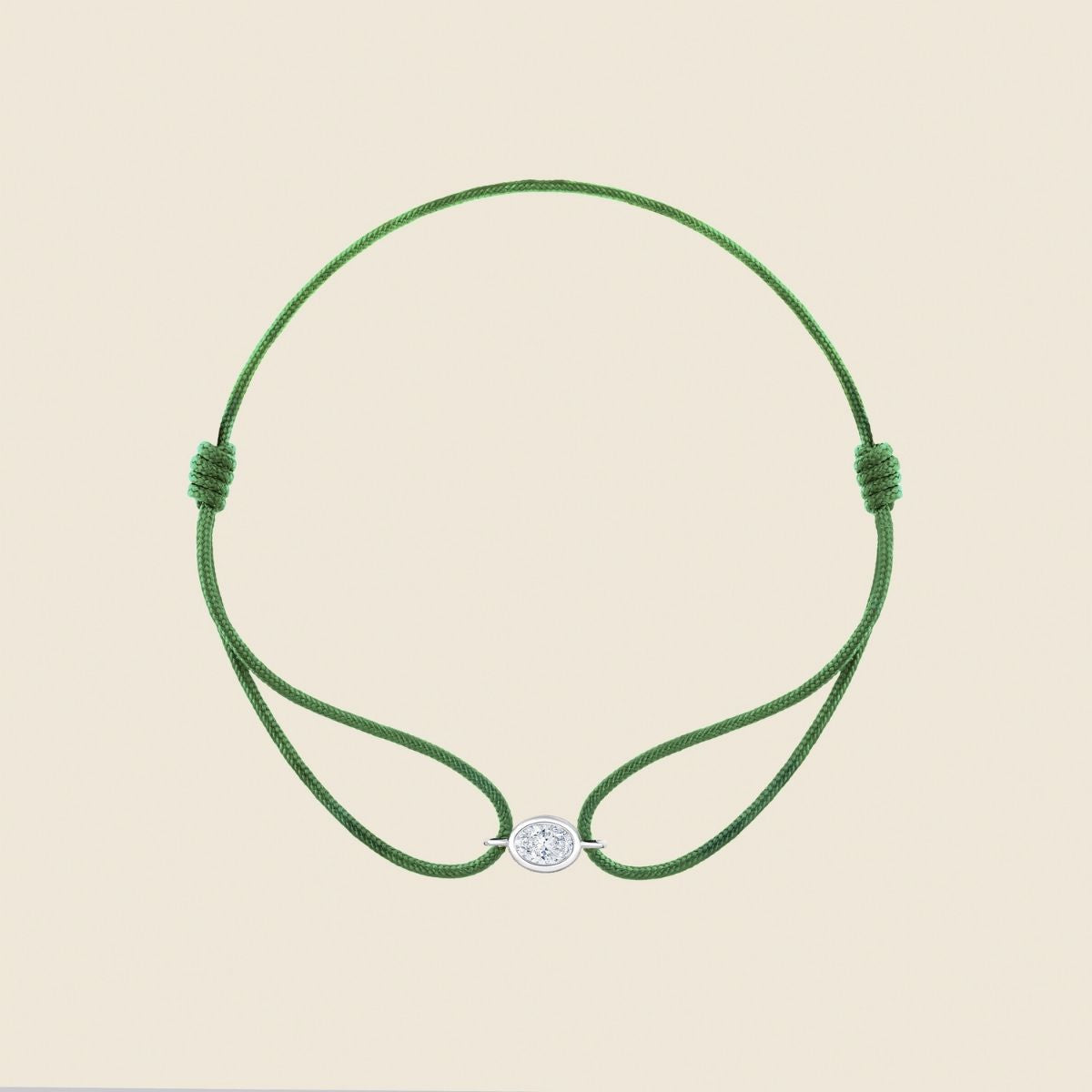 grünes Kordarmband mit ovalem Lab Diamanten in weißer Fassung