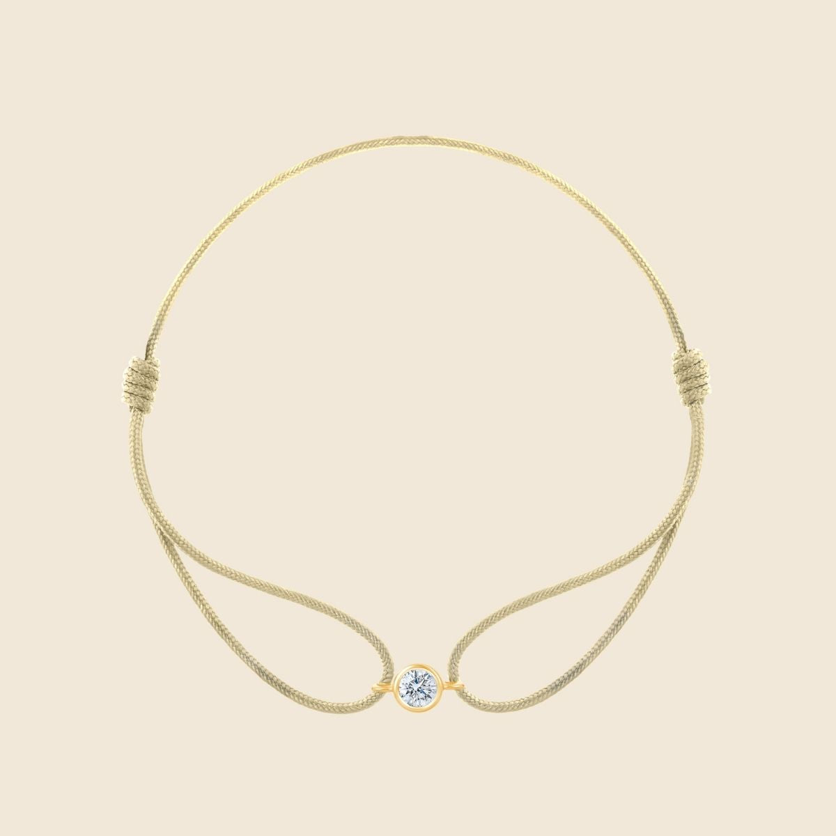 beiges Kordarmband mit rundem Lab Diamanten in goldener Fassung