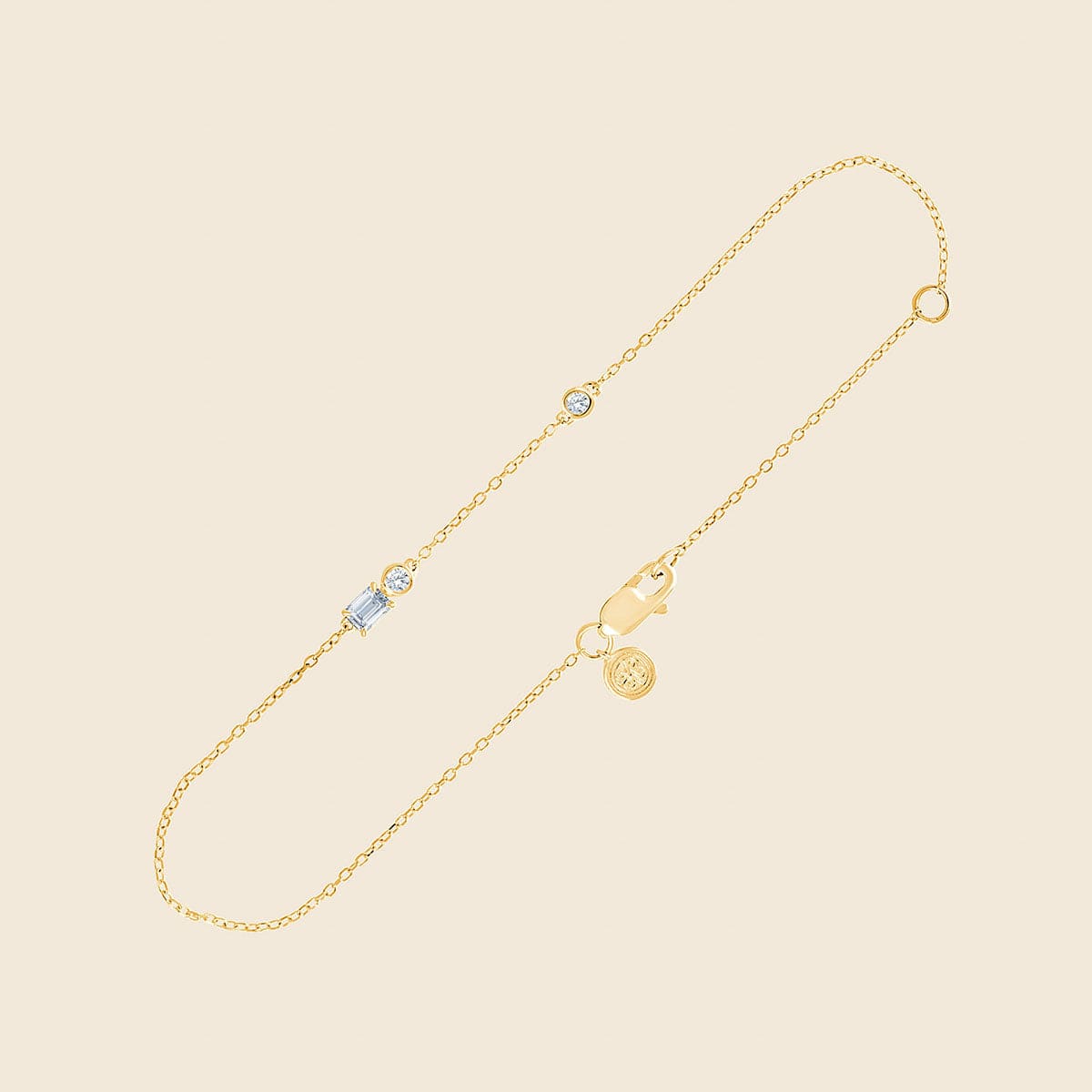 goldenes Armband mit Lab Diamanten in Rund- und Smaragtschliff