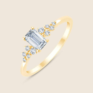 Goldring mit Lab Diamanten in Rund- und Emerald-Schliff