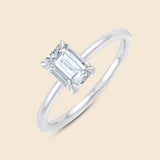 Verlobungsring in Weißgold oder Platin mit 1ct lLab Diamant im rechteckigen Emerald Schliff