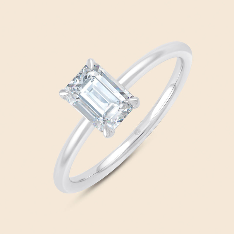 Verlobungsring in Weißgold oder Platin mit 1ct lLab Diamant im rechteckigen Emerald Schliff