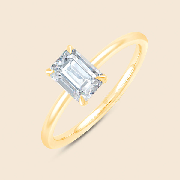 Verlobungsring in Gelbgold mit 1ct Lab Diamant im rechteckigen Emerald Schliff 