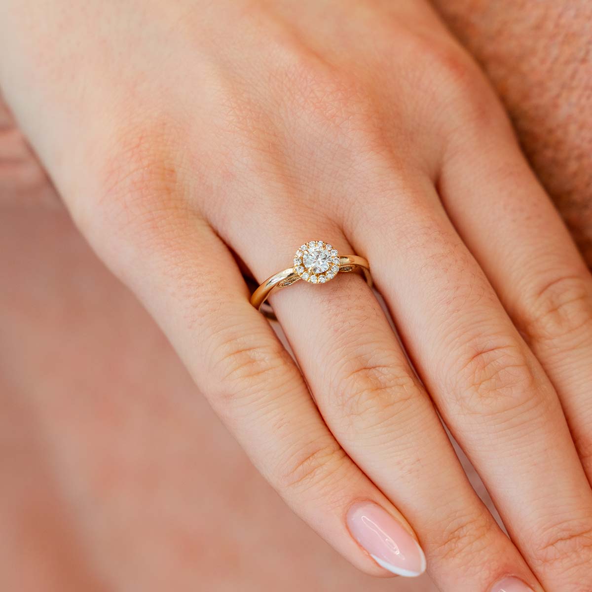 Paisley Halo Round Ring