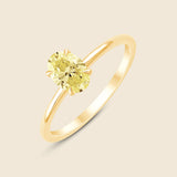 Goldener Ring mit gelbem Lab-Diamant im Ovalschliff