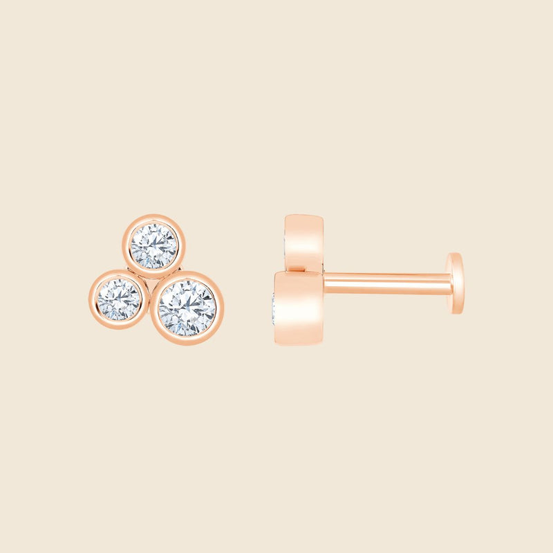 Piercing in Rosegold mit drei runden Lab Diamanten