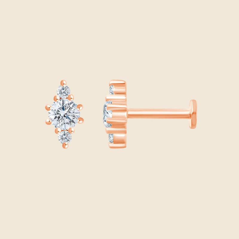 rosegoldenes Piercing aus 14k Gold mit drei Lab Diamanten