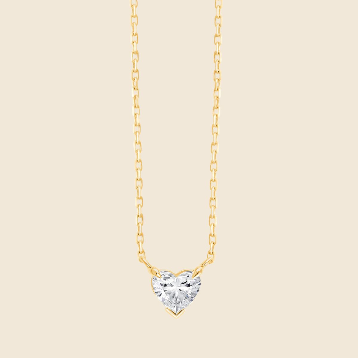 gelb goldene filigrane Kette mit Diamant-Herzanhänger