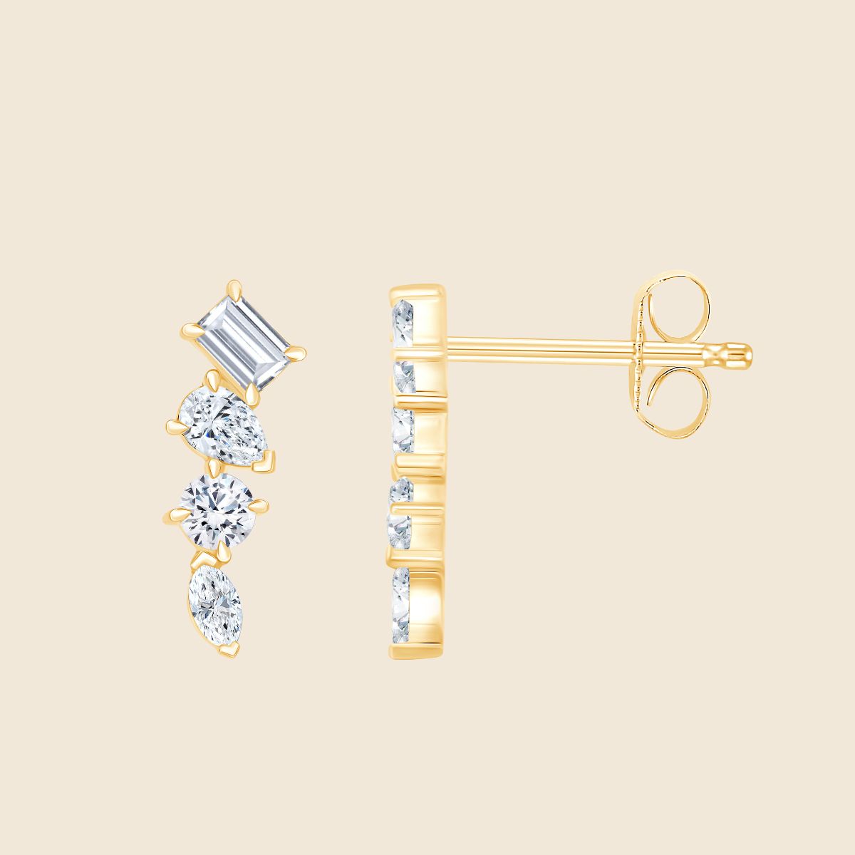 längliche gelbgoldene Ohrstecker mit vier Diamanten in verschiedenen Schliffen