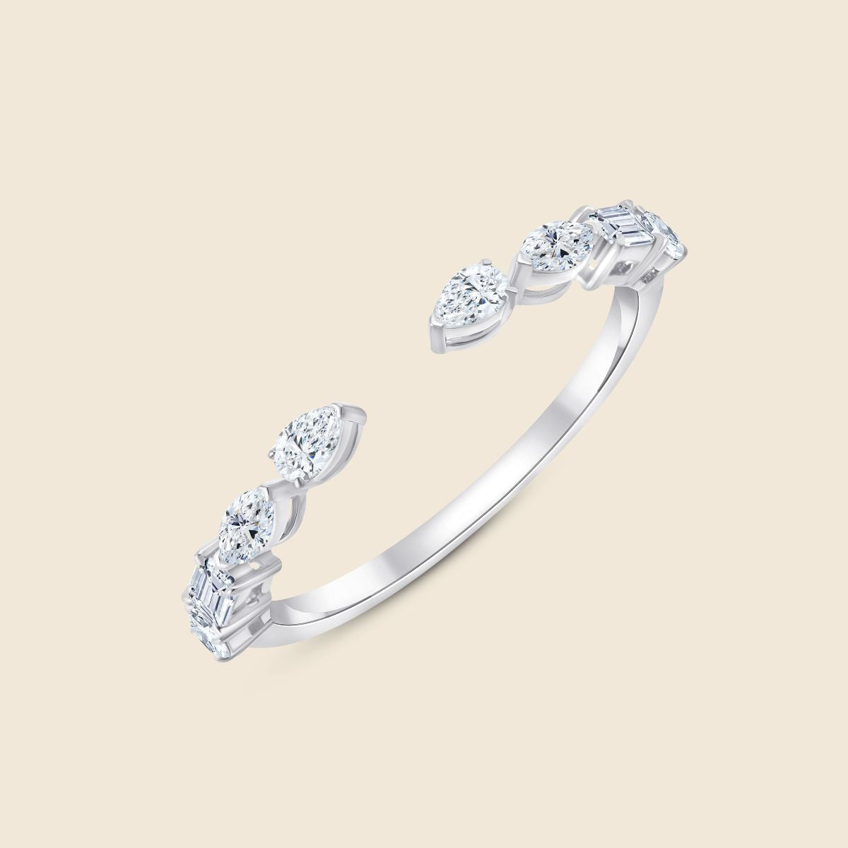 Gelbgoldener, offener Ring mit Labor Diamanten in besonderen Schliffen