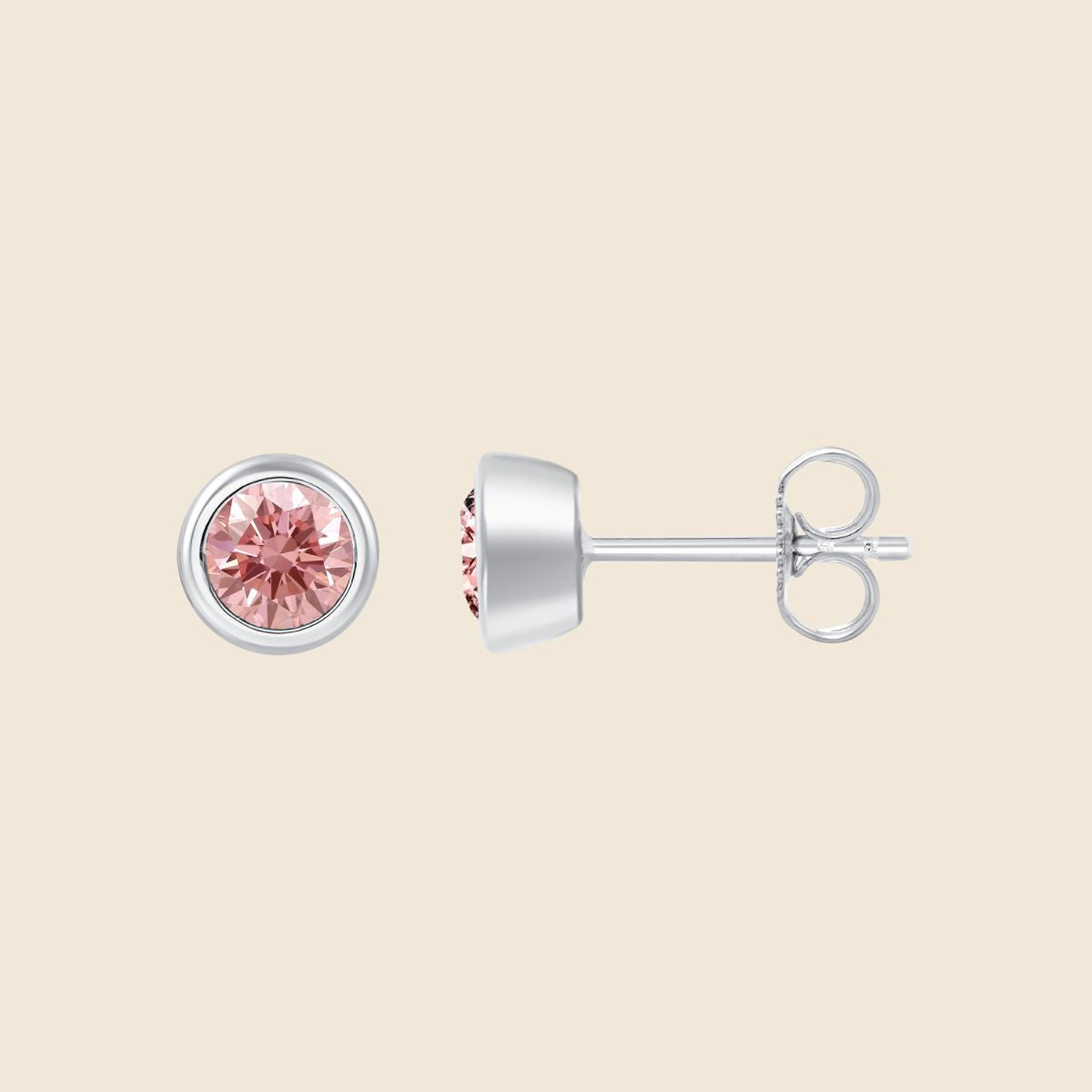 Ohrstecker in Weißgold mit rundem rosa Diamanten in Zargenfassung, Vorder- und Seitenansicht