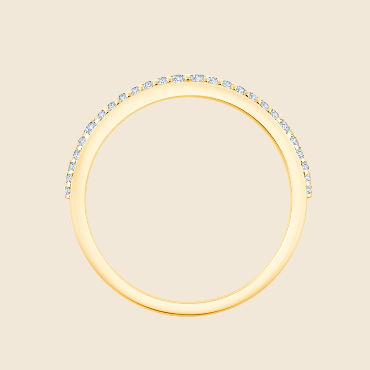 Vergoldeter Silberring in Gelb mit Lab Diamanten im Rundschliff in Vorderansicht