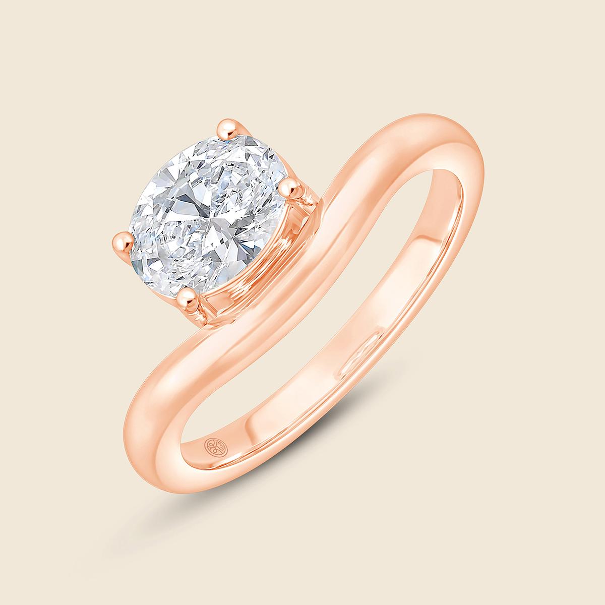 Wellenförmiger Rosegoldring mit seitlich gesetztem ovalen Lab Diamanten