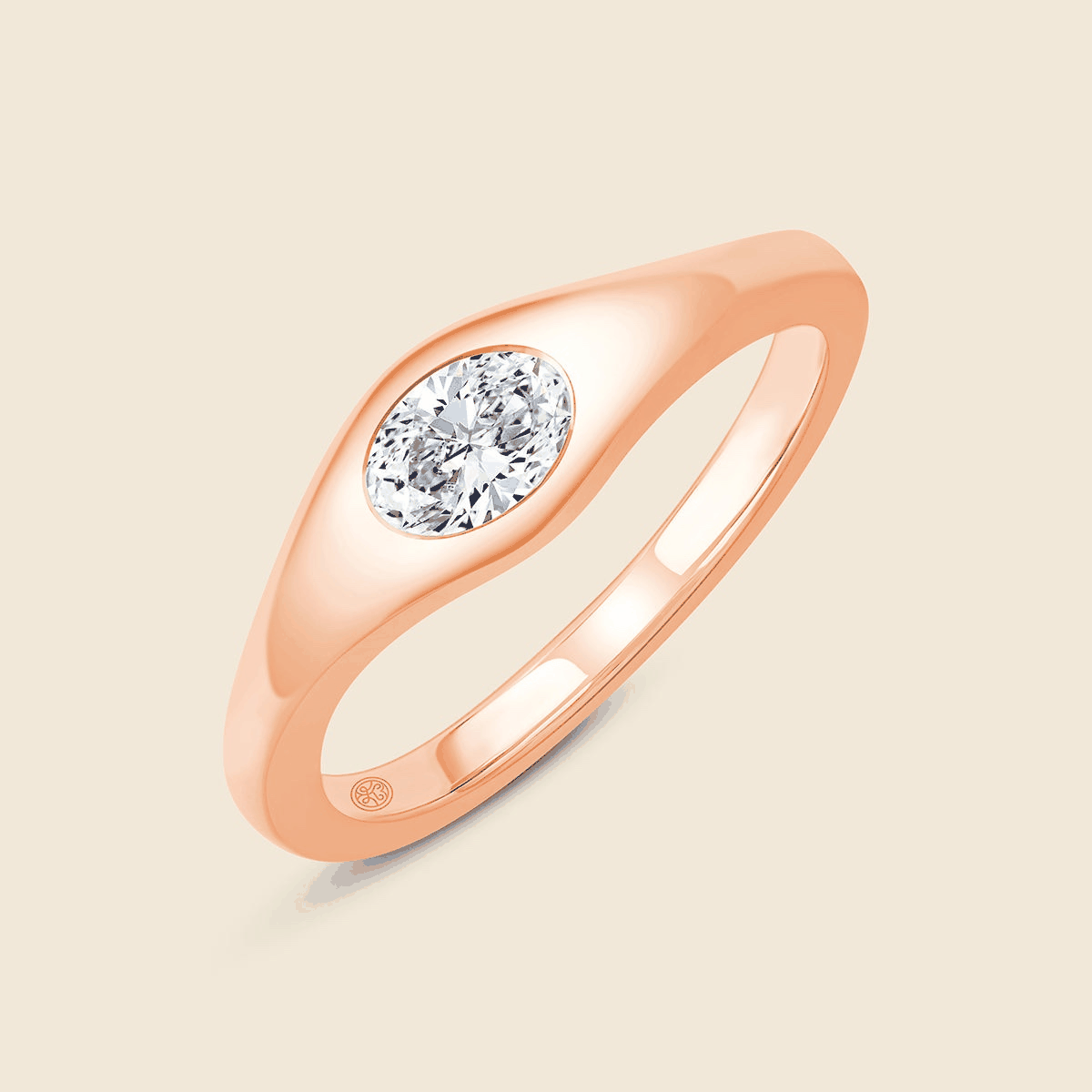 Rosegold-Siegelring mit zentralem ovalen Lab Diamanten