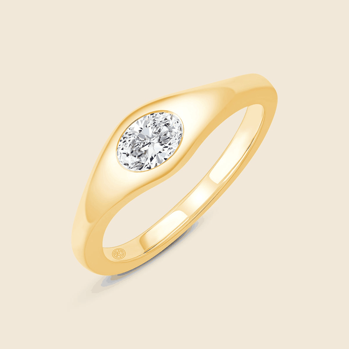 Gelbgold-Siegelring mit zentralem ovalen Lab Diamanten