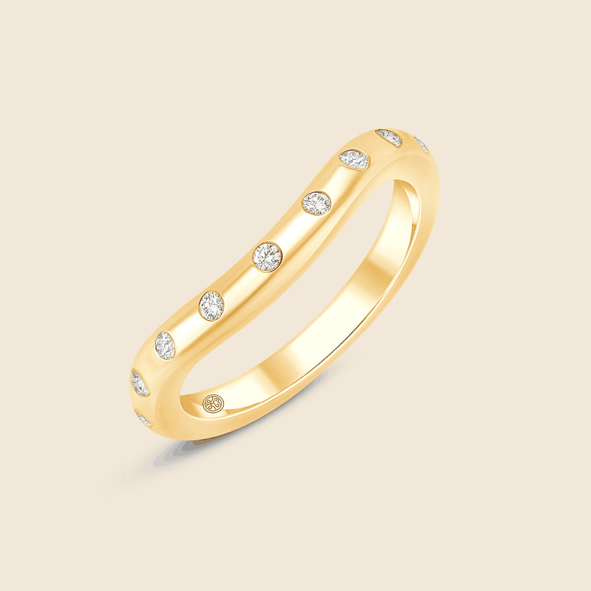 Gelbgold gewölbter Ring in Wellenform mit kleinen runden Lab Diamanten
