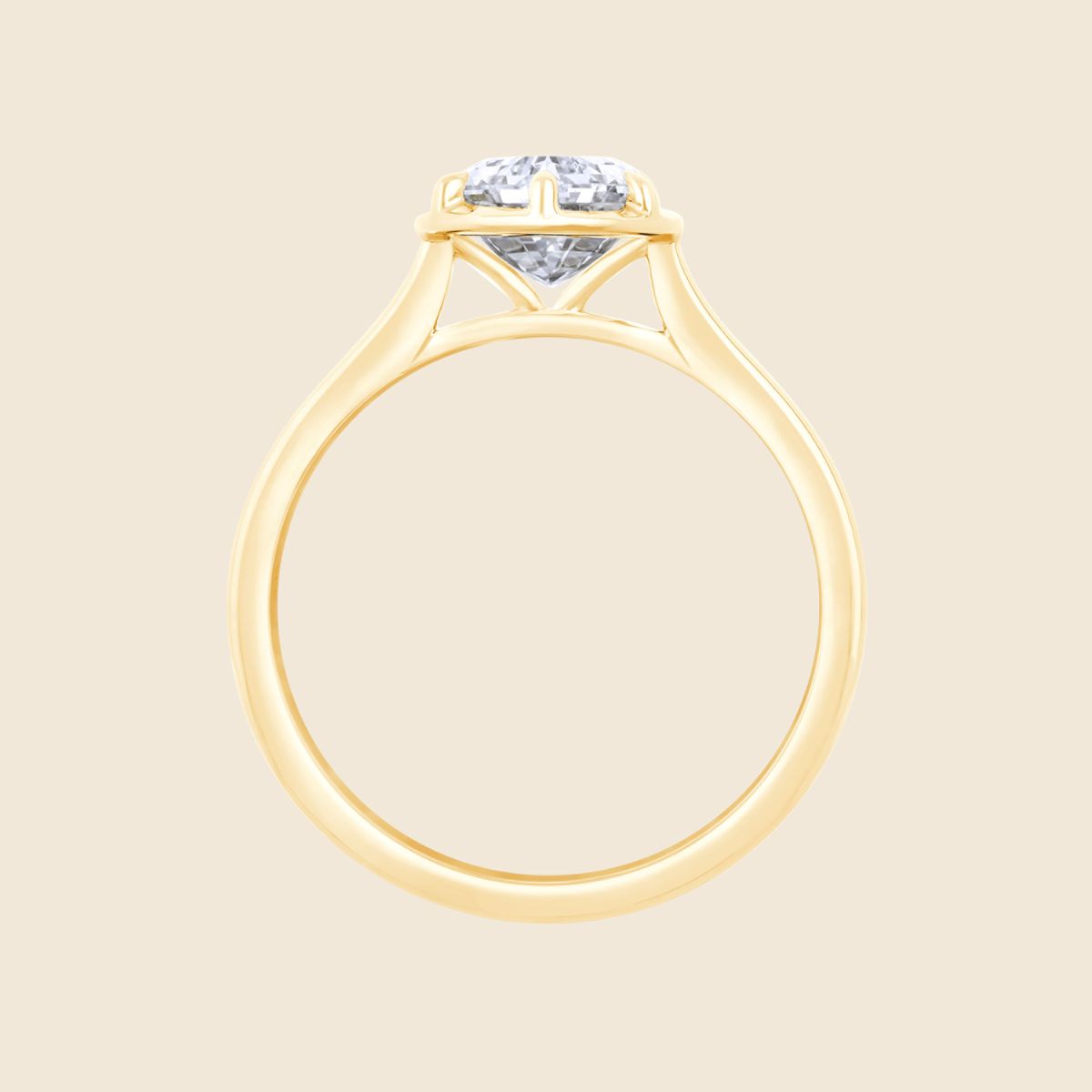 Verlobungsring aus Gelbgold mit Lab Diamant im Moval-Schliff, zentrale Fassung, seitlich