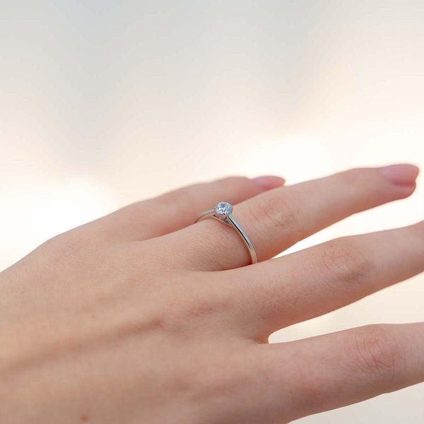 Einzigartiger Ring mit Rund-Schliff Diamant in 950er Platin