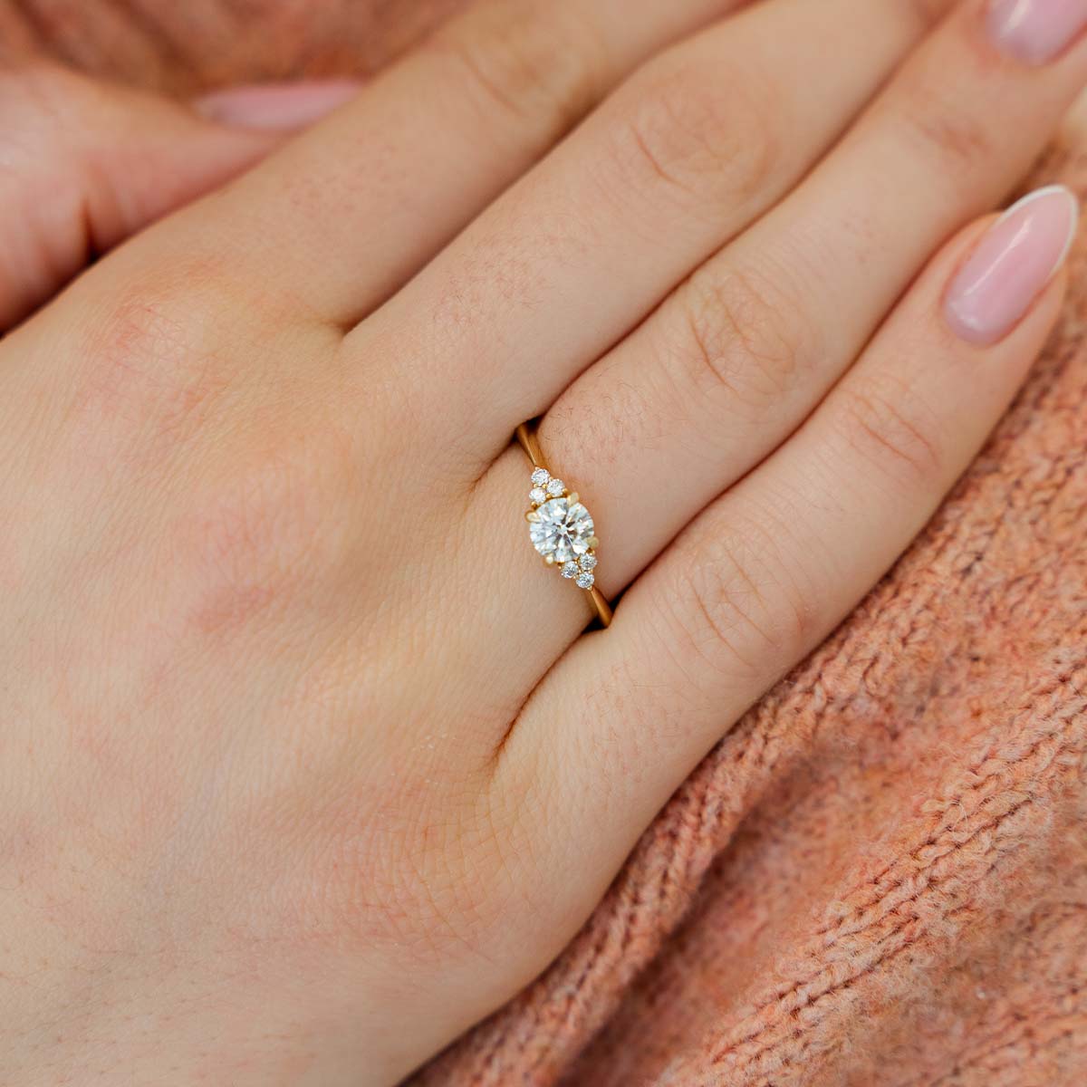 Tri Shoulder Round Ring