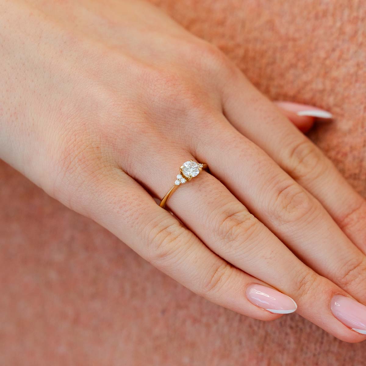 Tri Shoulder Round Ring