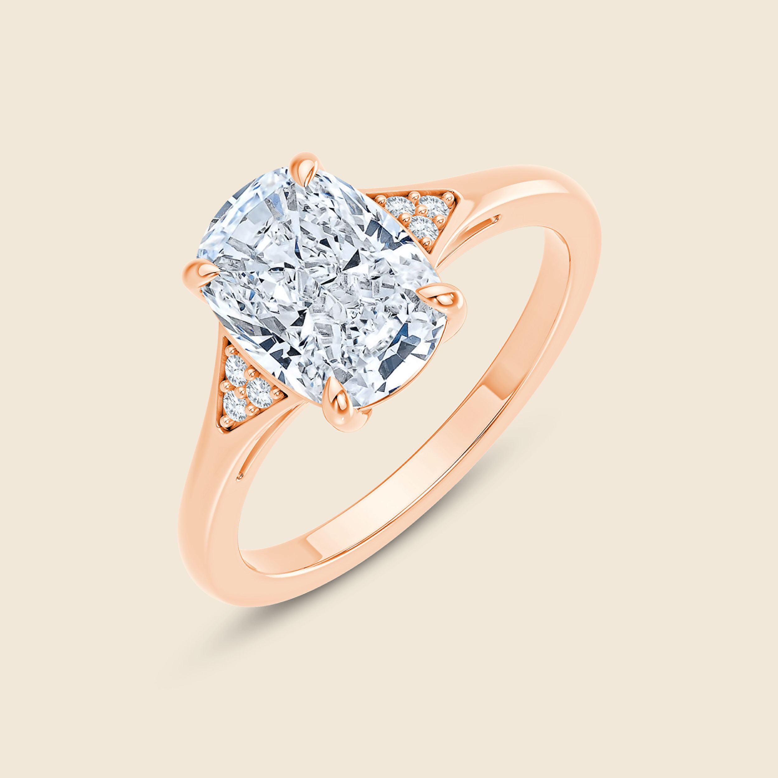 Verlobungsring aus Rosegold mit Lab Diamant im Elongated Cushion-Schliff und sechs runden Seitensteinen in Krappenfassung