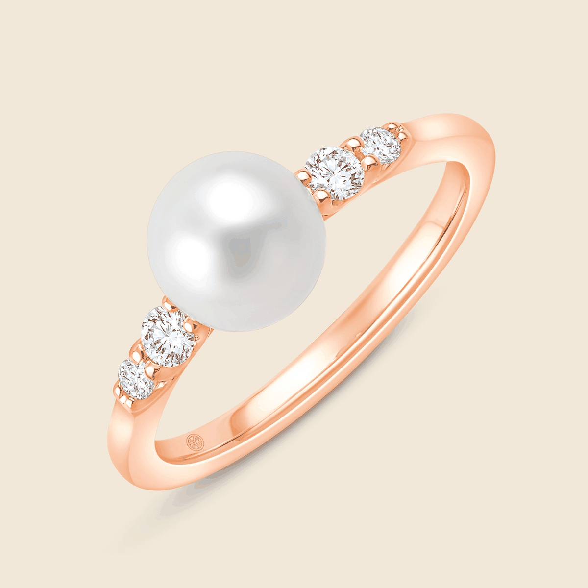 Goldring rosé mit zentraler Perle und seitlichen Lab Diamanten