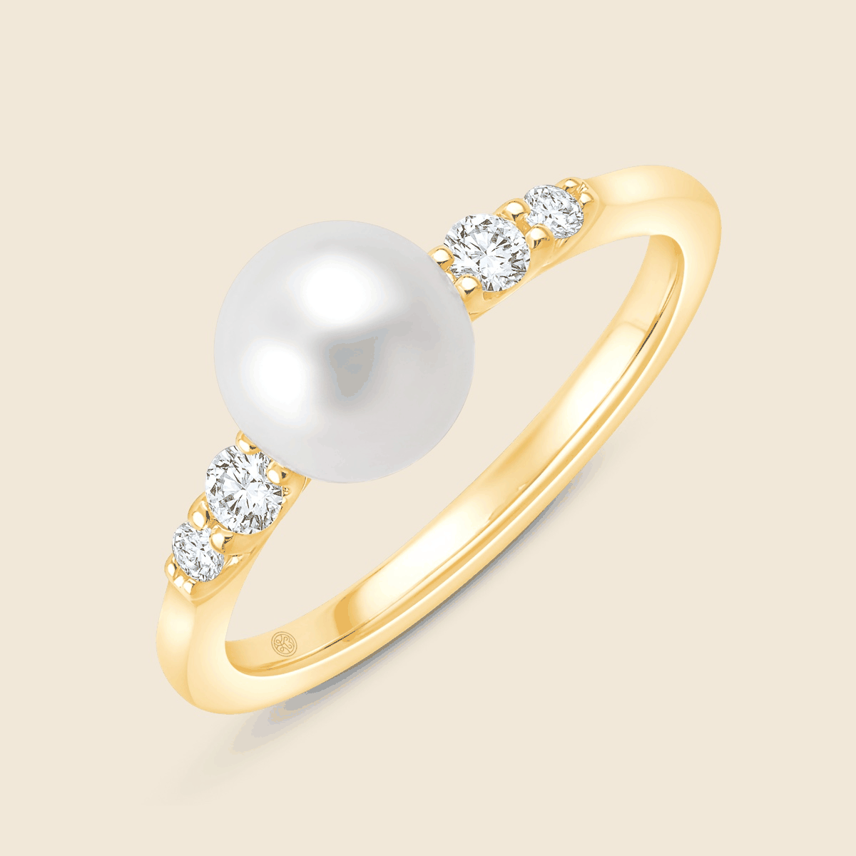 Goldring gelb mit zentraler Perle und seitlichen Lab Diamanten