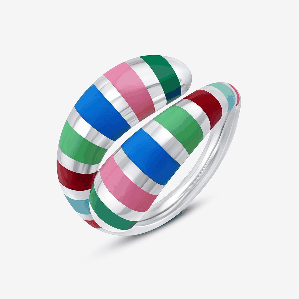Weißgoldener, offener Ring mit breiter, überlappender Form mit bunten, horizontalen Streifen.