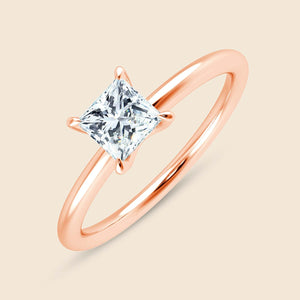 Ring in Rose mit natürlichem Diamanten im Prinzessinnen-Schliff