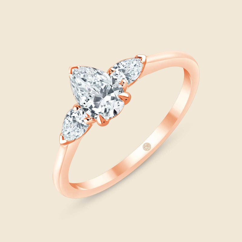 Drei-Stein-Verlobungsring mit Pear-Schliff Diamanten