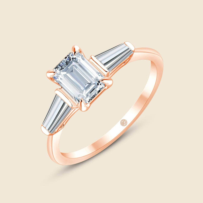 Rosegoldener Smaragd-Verlobungsring mit Lab-Diamanten