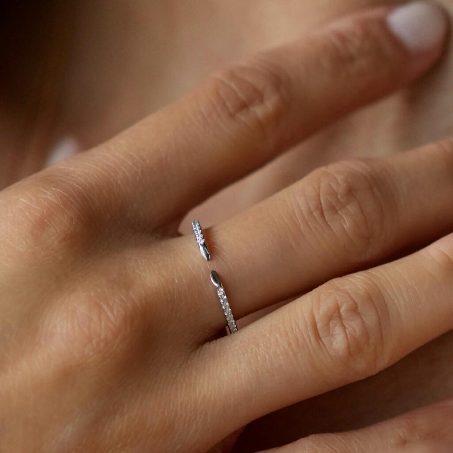 Helix Ring in Weißgold mit Diamanten