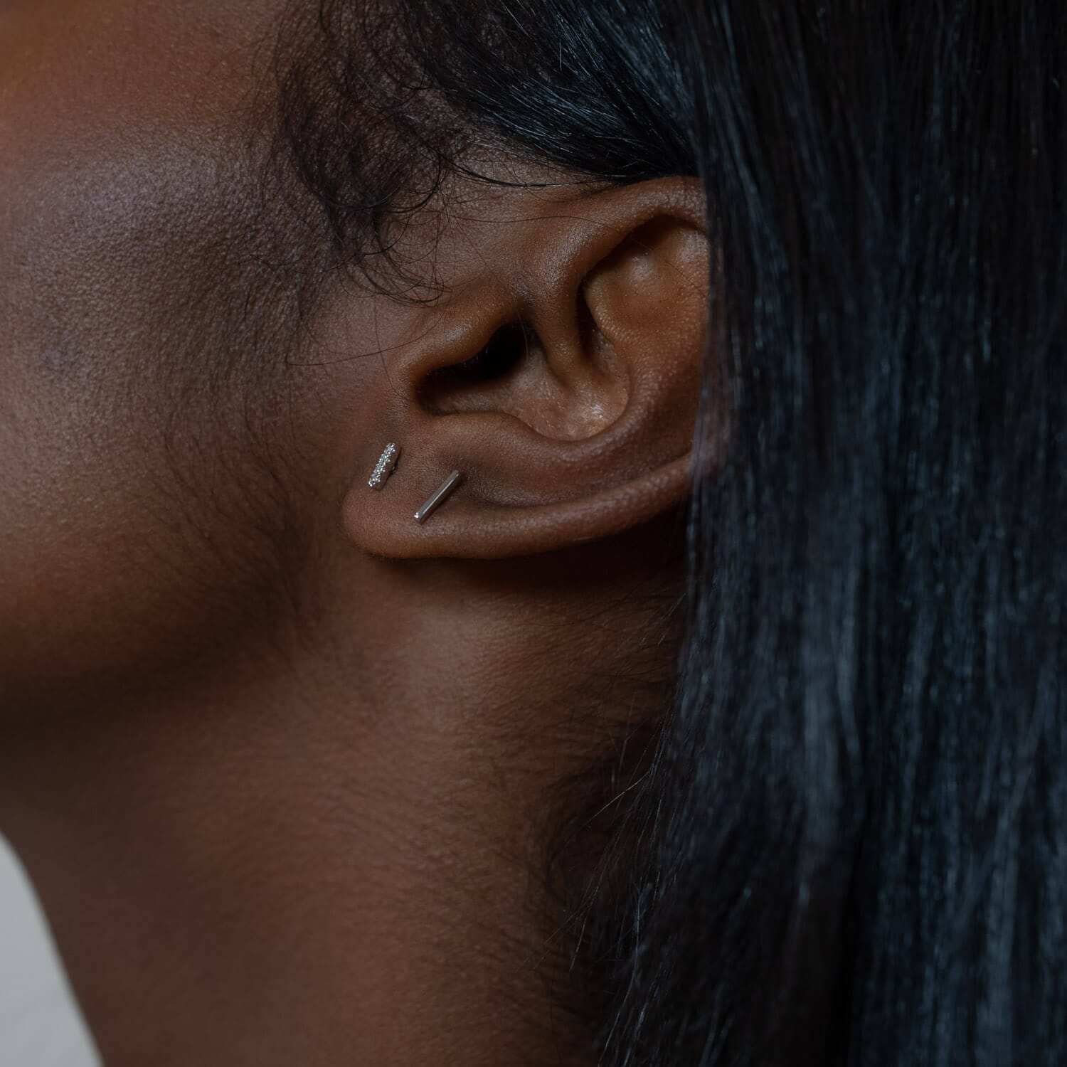 Ohr mit hochwertigem 14k Gold Piercing