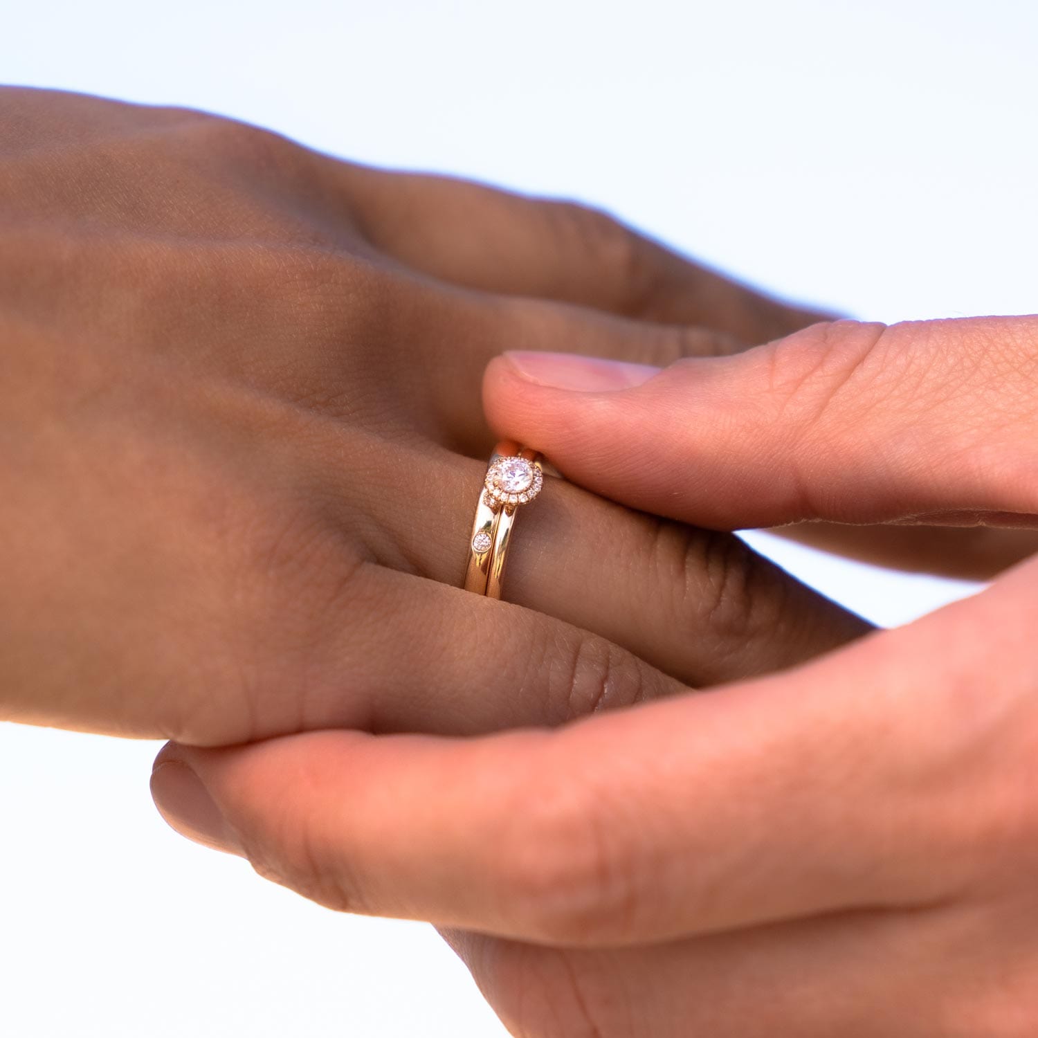 Ainara Round Halo Ring