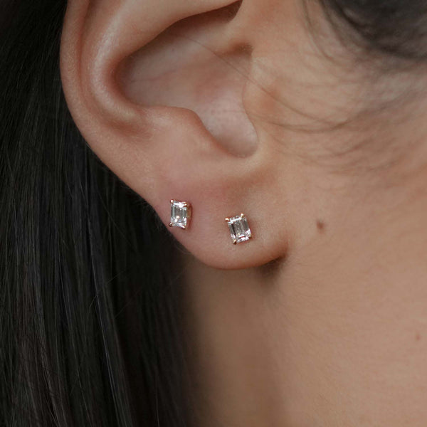 Im Labor gewachsene Diamant-Ohrringe mit rechteckigen Diamanten mit geschliffenen Ecken
