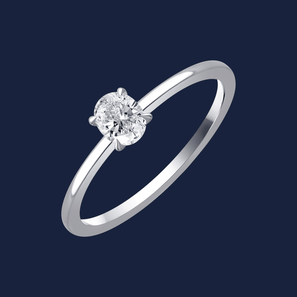 Dezenter Ring in Weißgold mit natürlichem Diamant im Ovalschliff