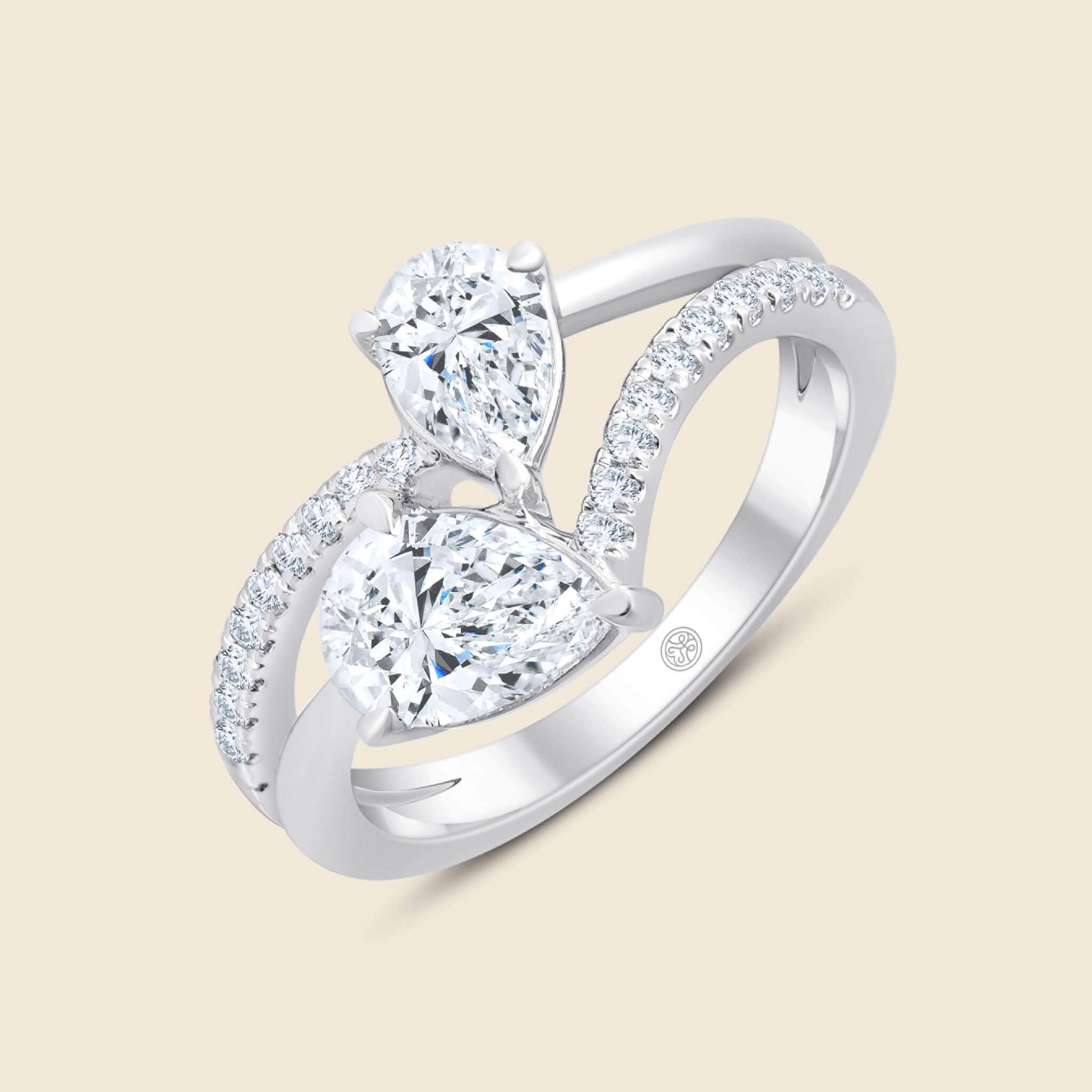 moderner Diamantenring in Herzform in 14k Weißgold